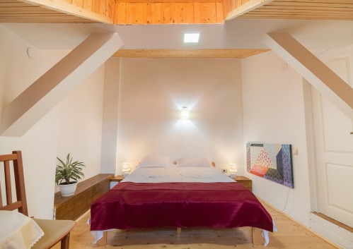 /images/accms/16766/apartament-bed-wood-500x353.jpg